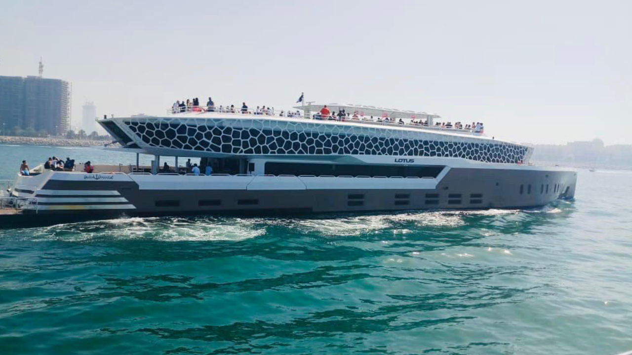 mega yacht cruise dubai